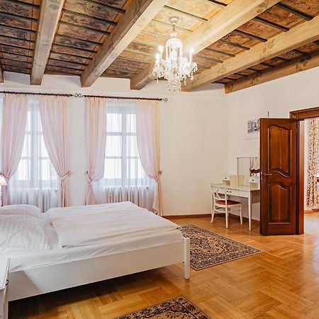U Cerneho Medveda- At The Black Bear Apartment Prague Exterior photo