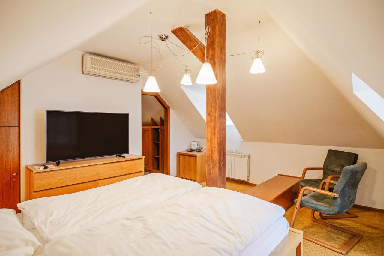 U Cerneho Medveda- At The Black Bear Apartment Prague Exterior photo